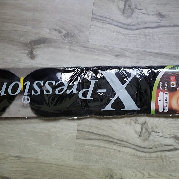 Xpressions Hair - Picture 2 of 4